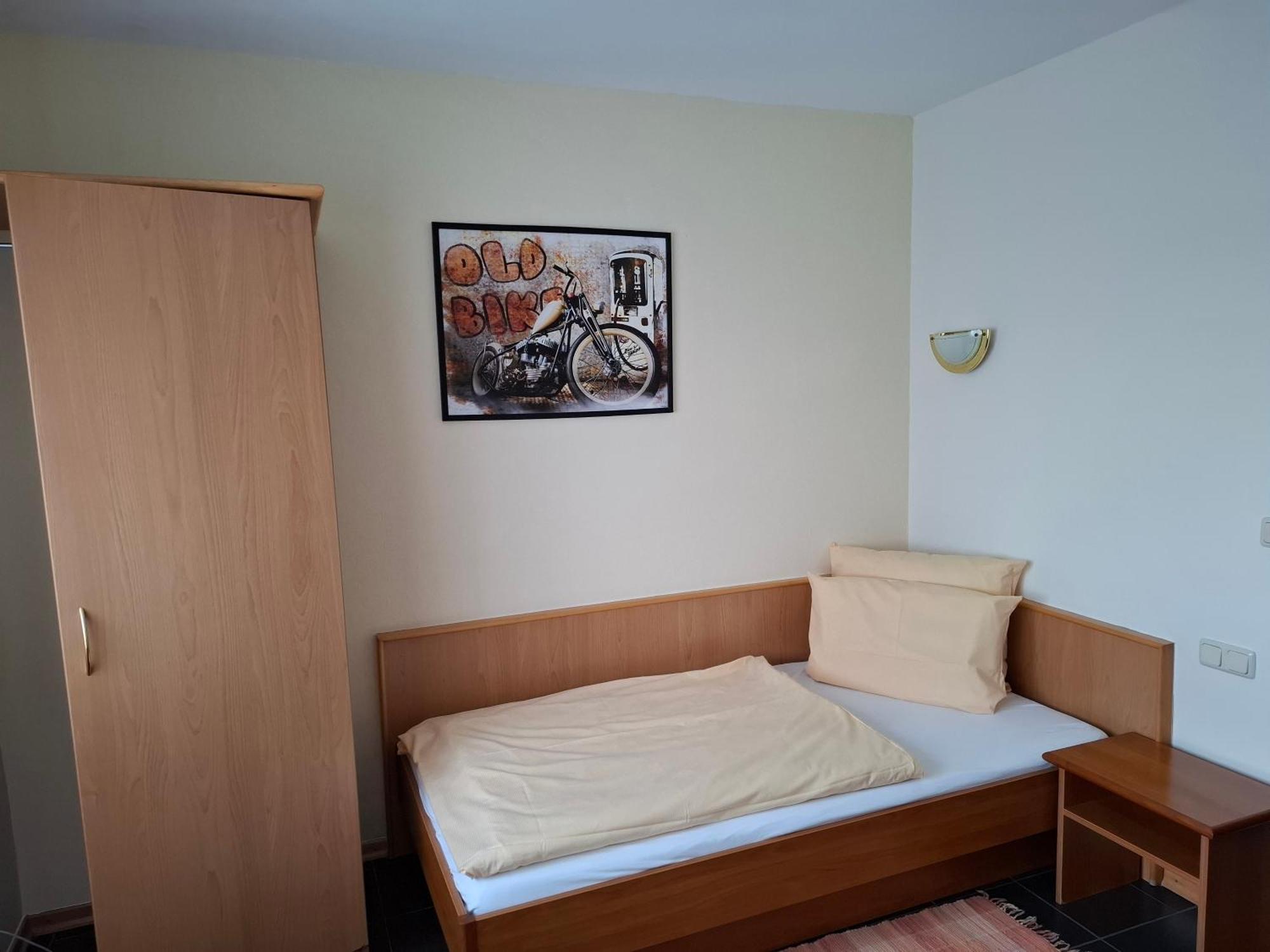 Hotel Lindenhof Rödermark Esterno foto